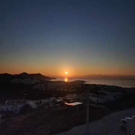 Seaside Sunrise Sea View, Fully Private Pool Villa Akiarlar